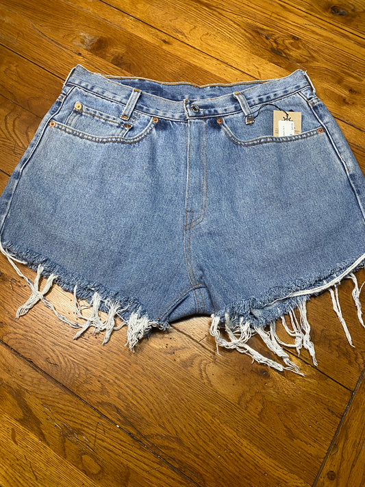 Vintage Levi’s Denim Shorts Sz 6 (B)